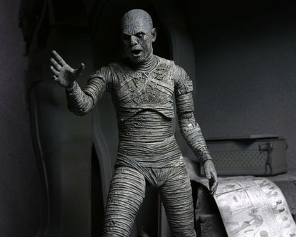 NECA Universal Monsters Actionfigur Ultimate The Mummy (Black & White) 18cm NECA