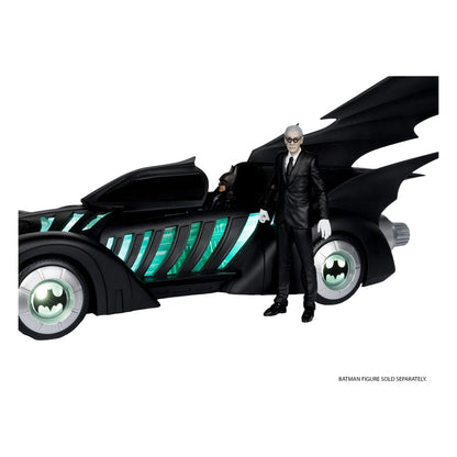 Pre-Order! McFarlane DC Multiverse Actionfigur mit Fahrzeug Batman Forever Alfred Pennyworth & Batmobile (Gold Label) 79cm