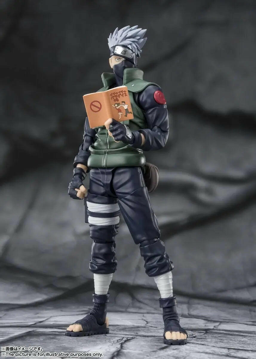 S.H. Figuarts Naruto Shippuden Kakashi Hatake The famed Sharingan Hero 16cm - Toy-Storage